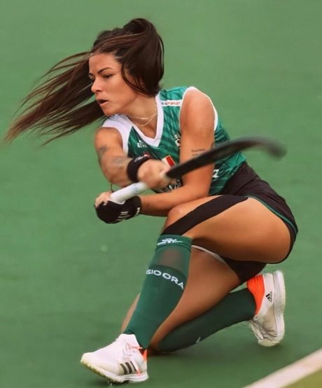 Delfi Granatto jolie étoile archive