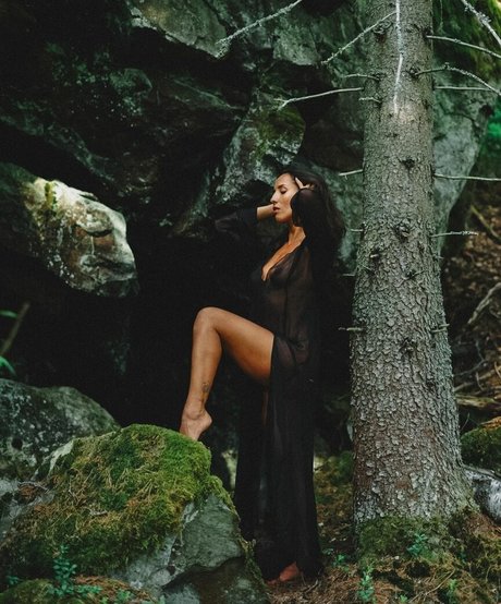 Thais Yoga sexe star image