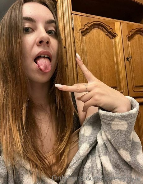 leeeeyyyla star du porno adulte photo