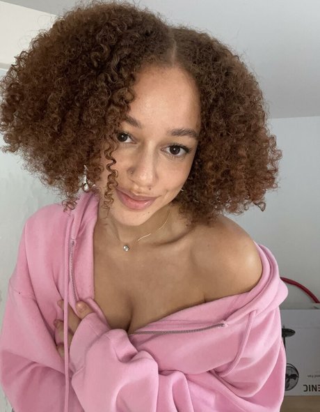 Alwaysbeshy actrice nue des photos