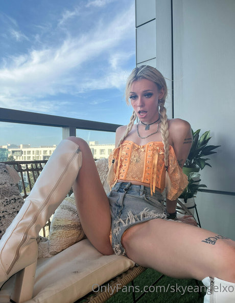 skyeangelxo joli modèle des photos