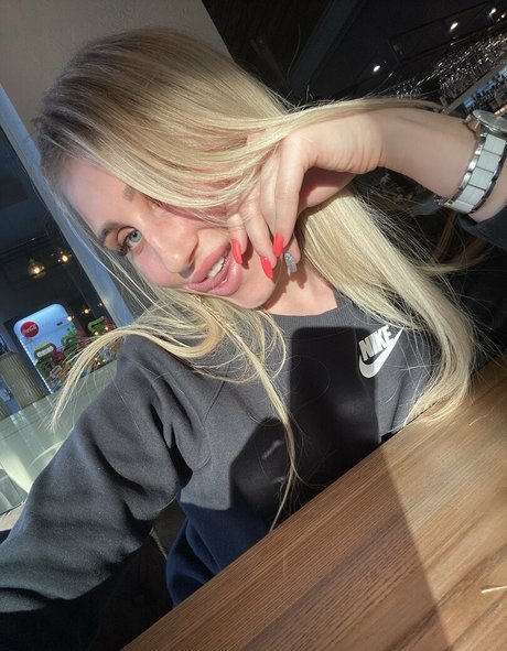 molly bell modèle nu photos