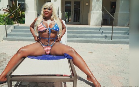 Chanya The Body art modèle galeries