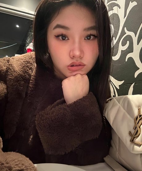 Vicki Mranrr modèle pornographique archive