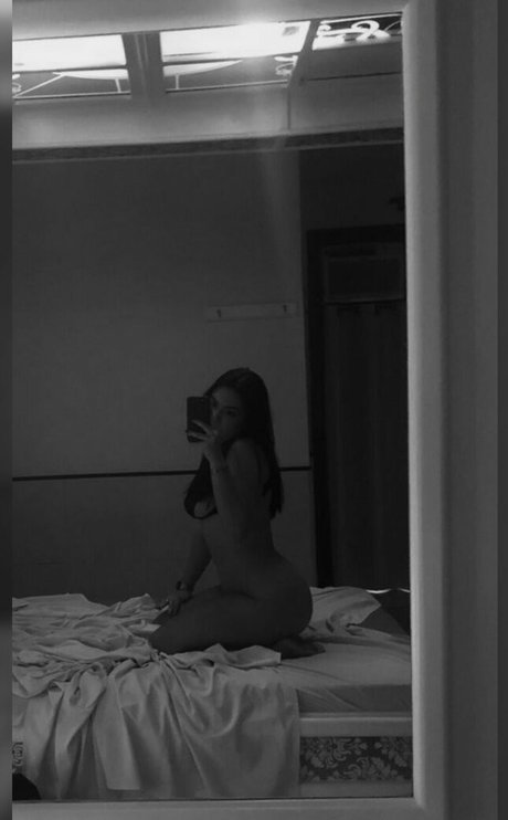 Emily Muniz modèle xxx galerie