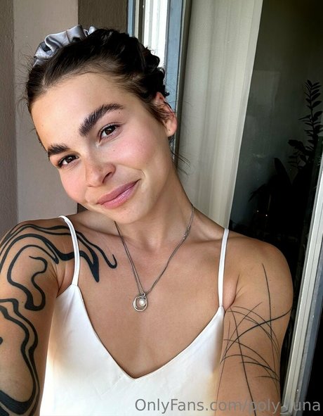 poly luna actrice érotique des photos