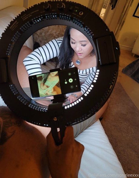 songleexxx actrice érotique galerie