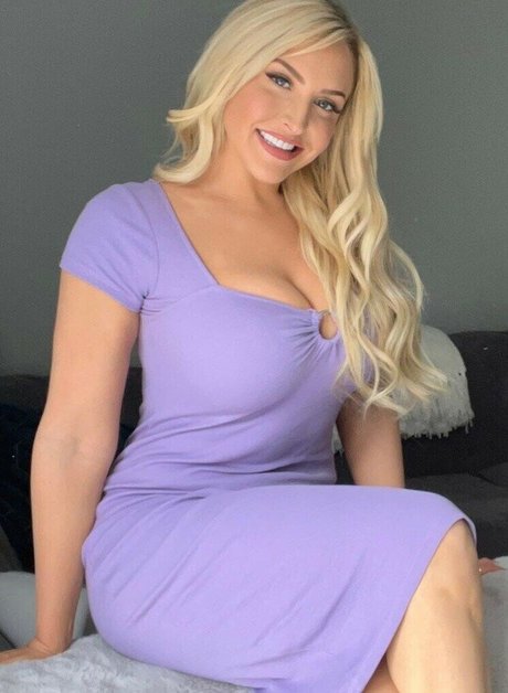 Emma Louise Jones star du porno chaude img