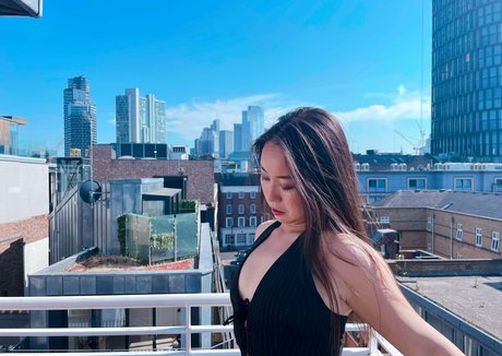 yimingcuriosityofficial actrice érotique archive