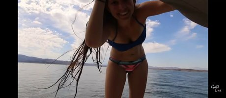 Makenna Gott nus de stars du porno archive