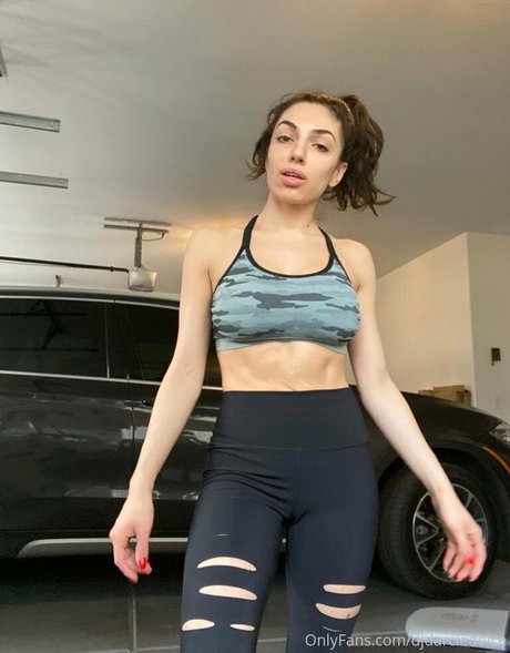 darciedolcexxx actrice chaude des photos