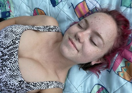 junestrawberriesfree étoile hd img