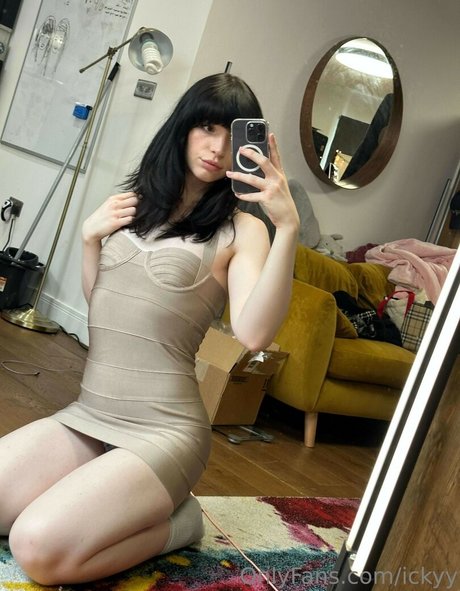 ickyypeach haut modèle photos