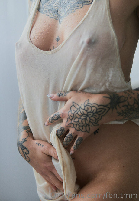 Svenja May modèle nu photos