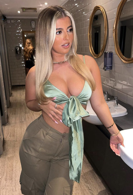 Izzy Taffs sexe de star du porno img