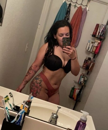 itsmellybaybee étoile chaude photos