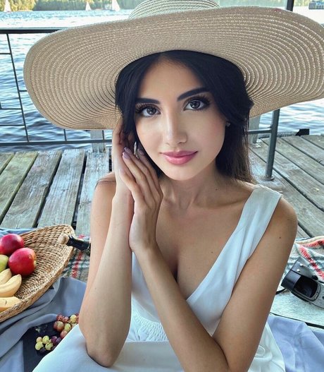 Sabina Agaeva Ahmed joli modèle collection