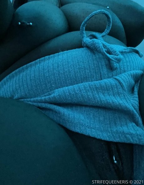 branlette uniquementfans beau haut img