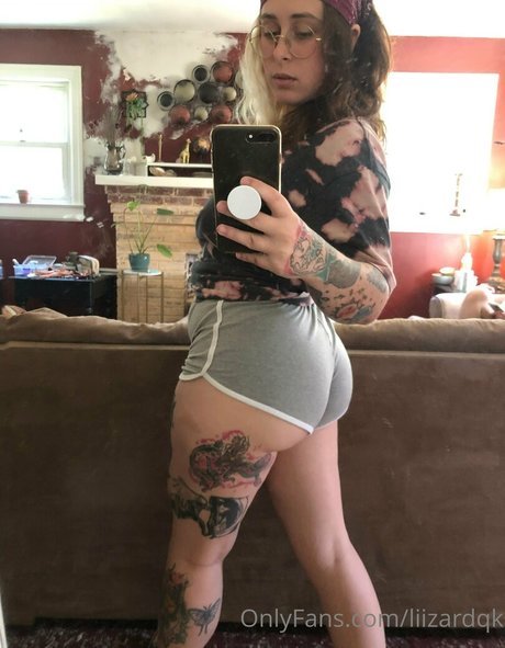 liizardqk mannequin photos