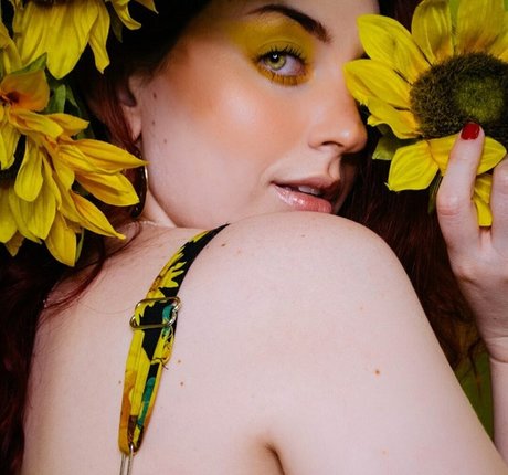 Joanne Rose modèle xxx image