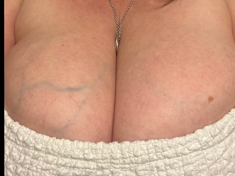 Big G cups modèles nus images