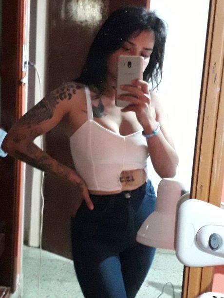 Mica Caporalletti star du porno en haute qualité images