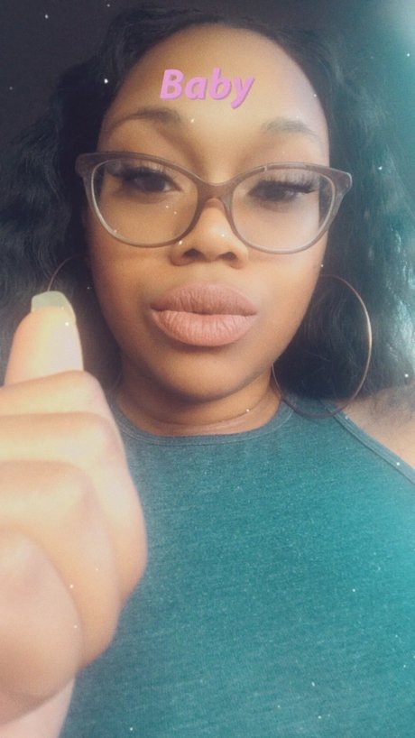 Chanelllyy modèle xxx des photos