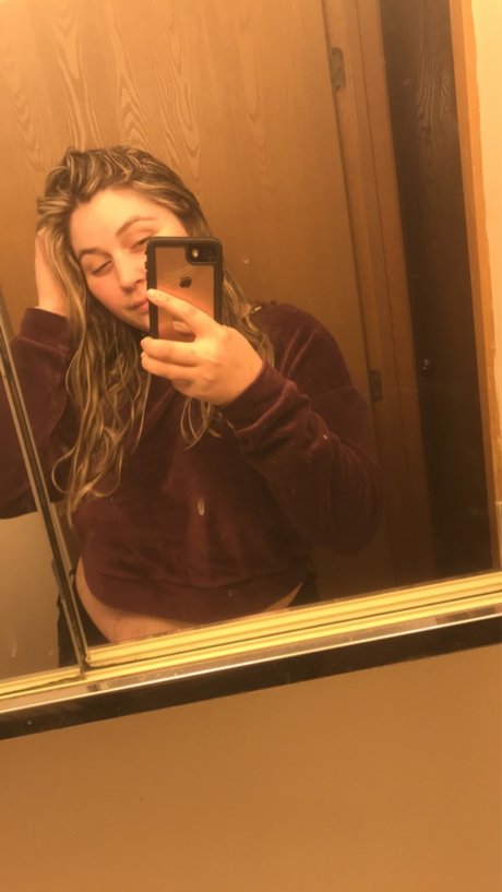 Sydney Starling modèle nu des photos