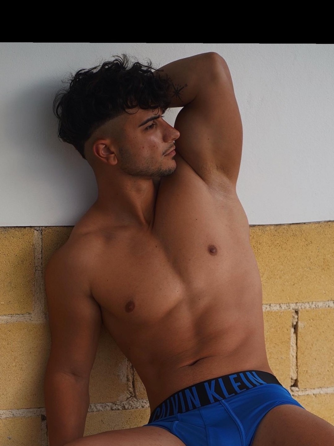 Exotic Boy 20 CM_ haut étoile galerie