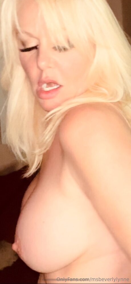 u4123871 star du porno exclusive image