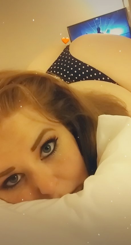 Mrs J Red aka Juicy Jade étoile exclusive archive