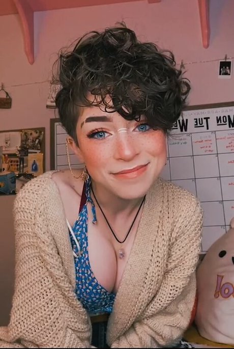 mamelons gonflés onlyfans nu photo