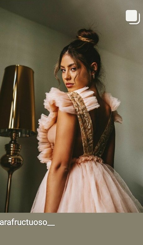 Sara Fructuoso modèle magnifique galeries