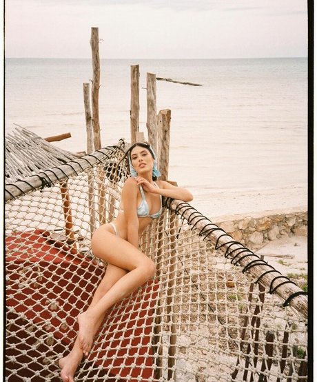 Sara Fructuoso modèle érotique photo