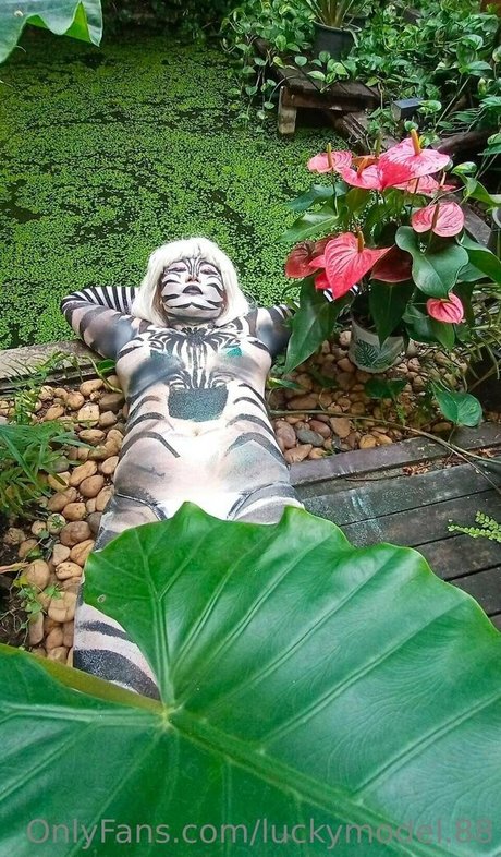 luckymodel 88 sexe star du porno archive