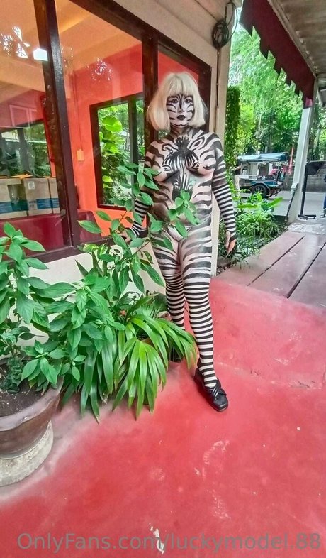 luckymodel 88 actrice pornographique galeries