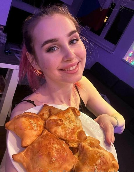 journaliste onlyfans nus hd image