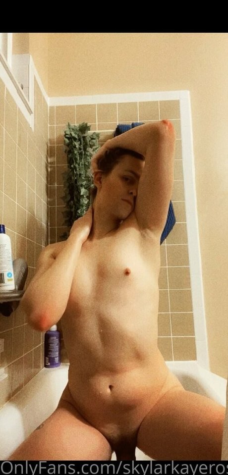 skylarkayerose modèle nu photos