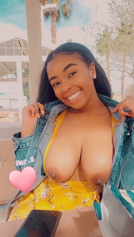 tyra spanks modèle érotique photo