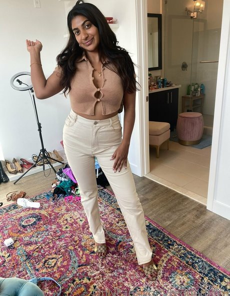 Reddotbitch actrice adulte galeries