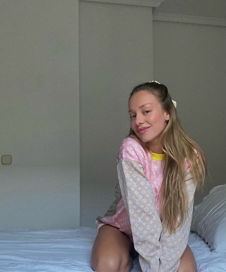 Ester Exposito actrice xxx collection