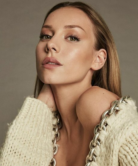 Ester Exposito belle star du porno photos