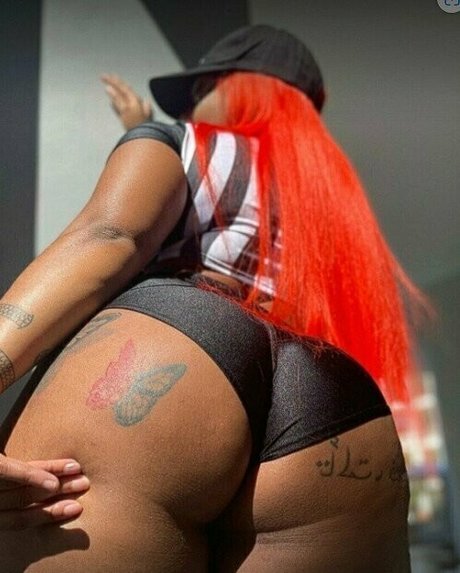 Nevvycakes mannequin photos