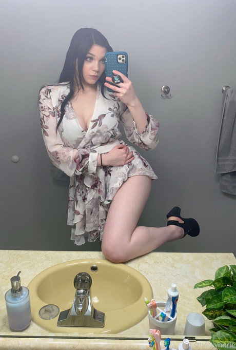 estherlynnriefree modèle de sexe img