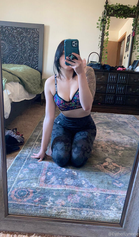 estherlynnriefree star pornographique images