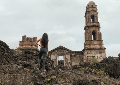 libeluna modèle magnifique img