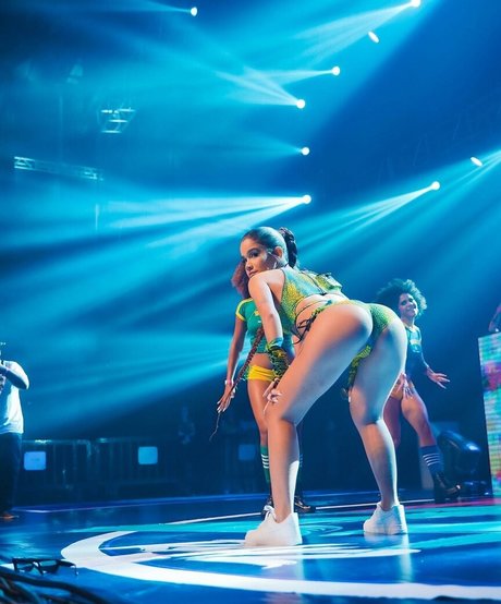 tiliaoficial star du porno xxx image