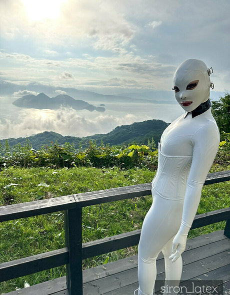 siron latex modèle magnifique des photos