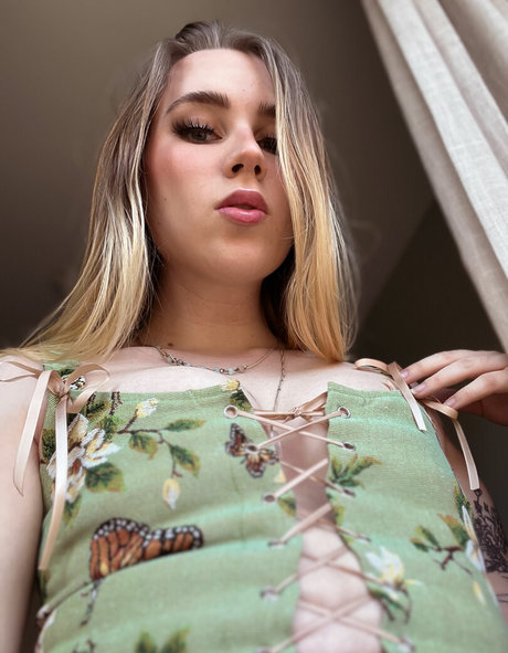 Qtee Foxx star du porno sexy images