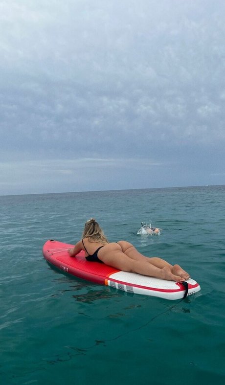 Bebe Rexha modèle parfait des photos